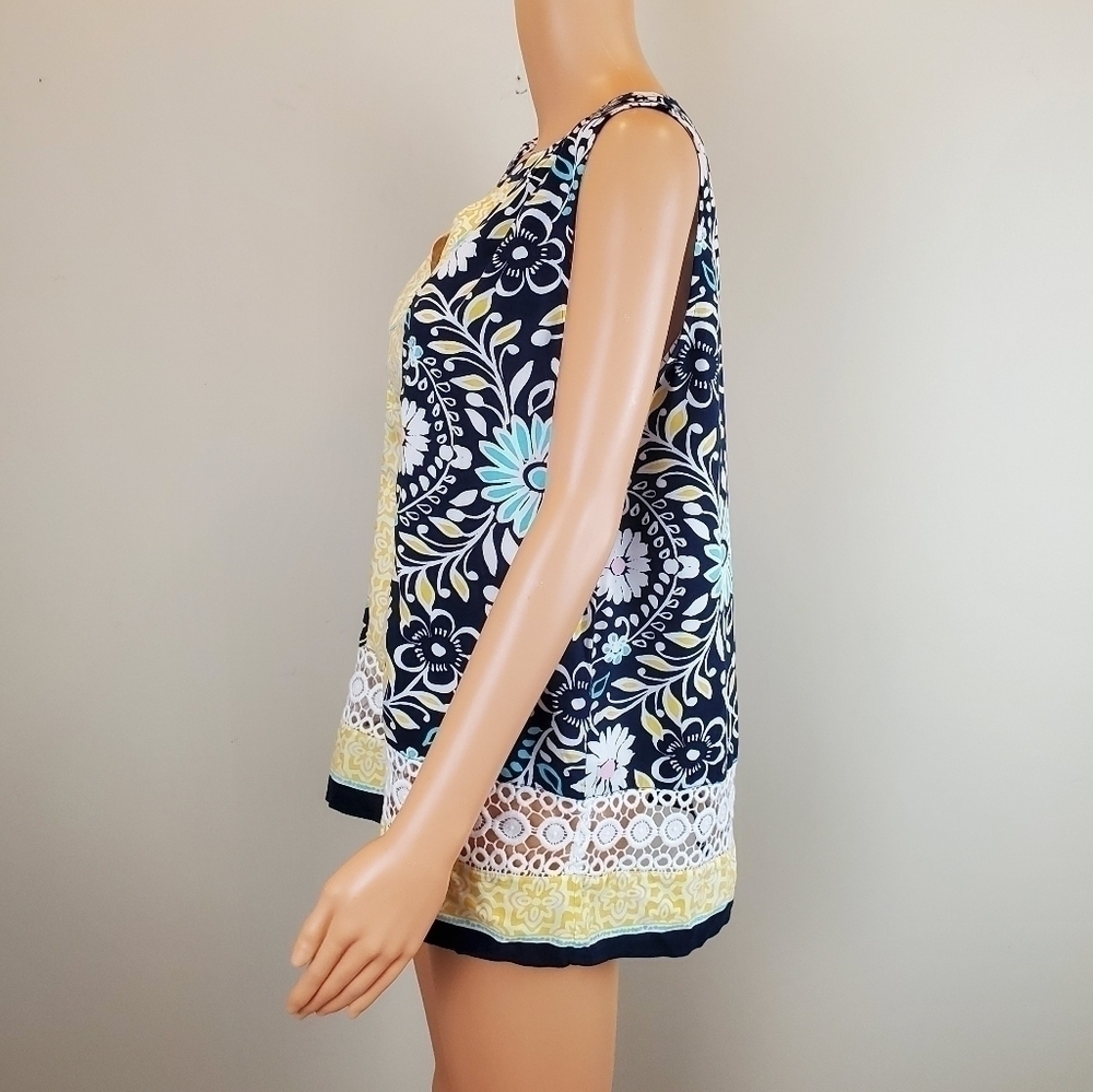 Crown & Ivy floral Sleeveless v-neck blouse - Picture 3 of 10